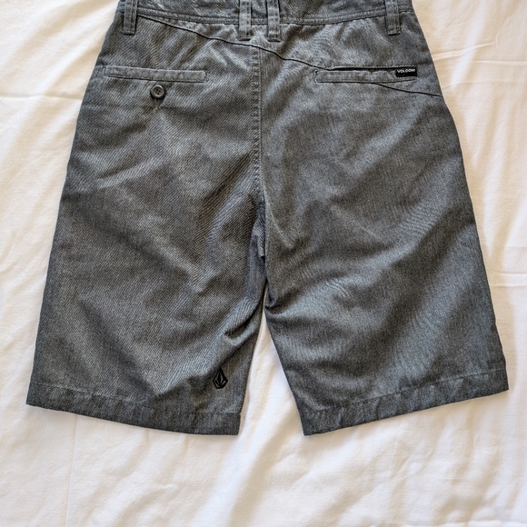 Boys Volcom Gray Shorts - Size 27 - Picture 2 of 5